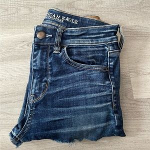 BRAND NEW! Women’s American Eagle Distressed Jeans